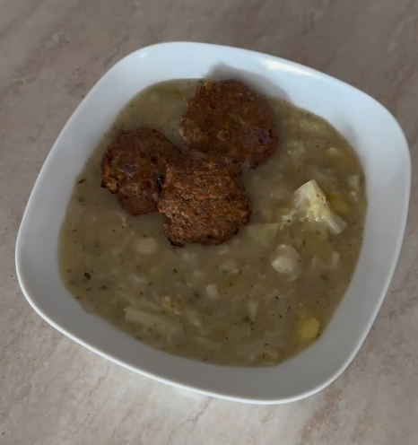 Kelkáposztafőzelék fasírttal